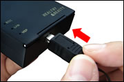 �|�[�^�u���`���[�W���[��USB�P�[�u����ڑ�